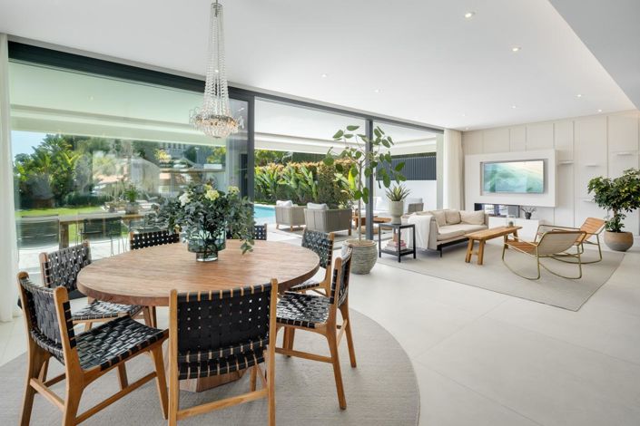 Image No.9-5 Bed Property for sale