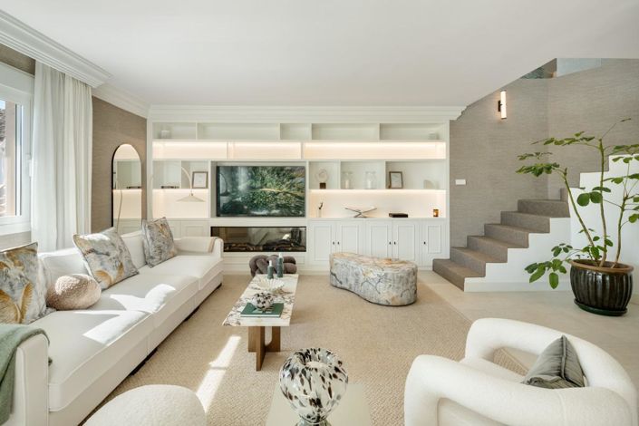 Image No.2-5 Bed Property for sale