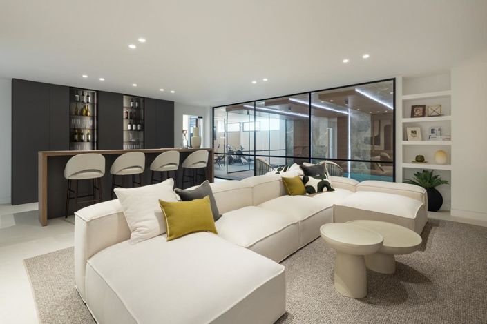 Image No.16-6 Bed Property for sale