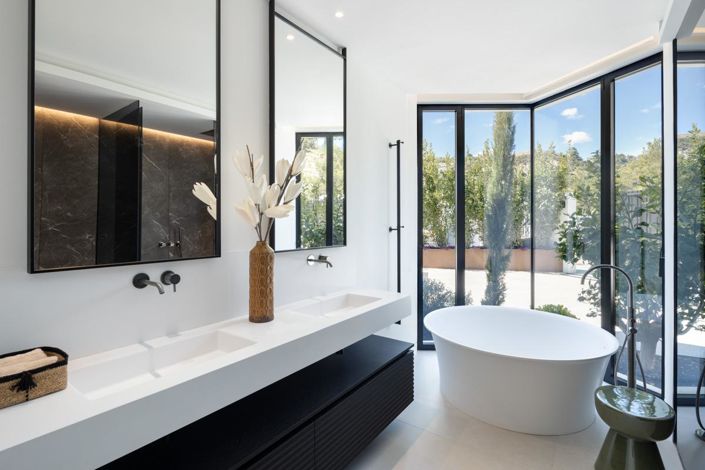 Image No.35-6 Bed Property for sale