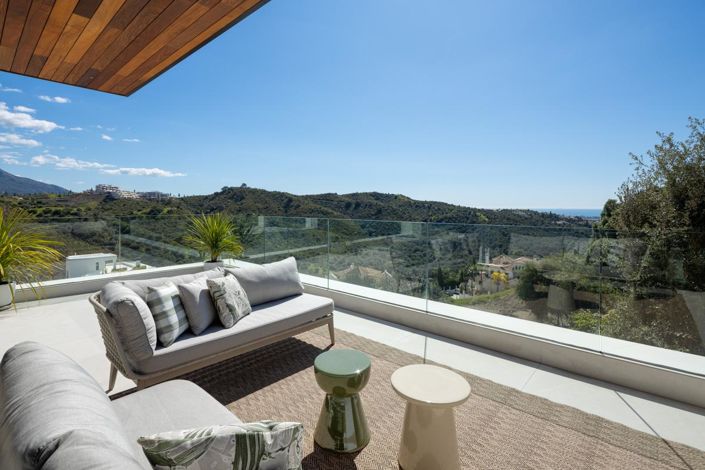 Image No.38-6 Bed Property for sale