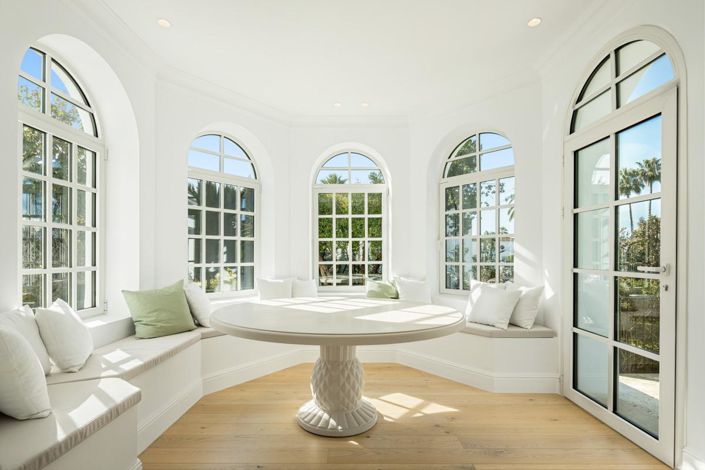 Image No.10-5 Bed Property for sale