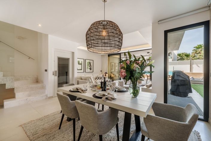 Image No.13-5 Bed Property for sale