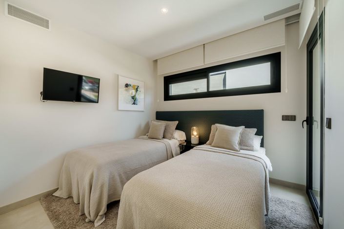 Image No.20-5 Bed Property for sale