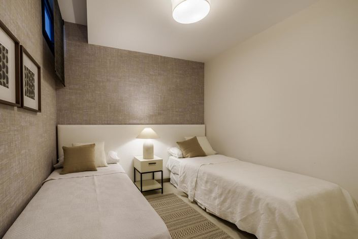 Image No.26-5 Bed Property for sale