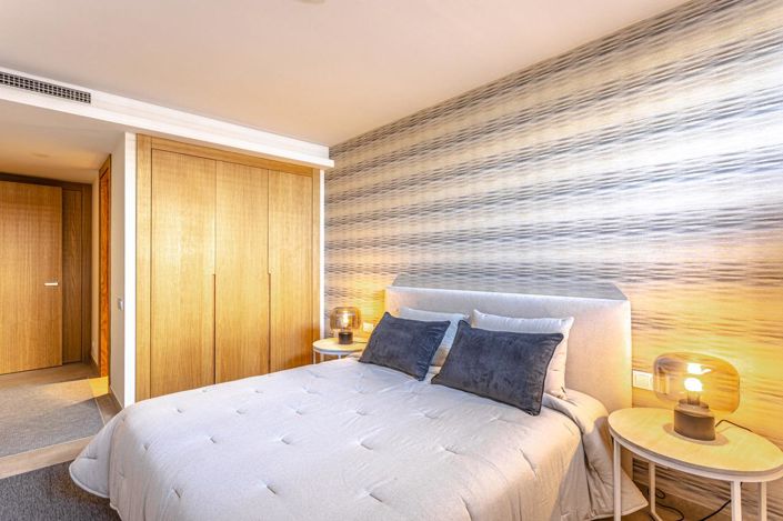 Image No.12-4 Bed Property for sale