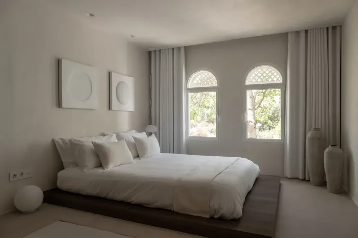 Image No.19-3 Bed Property for sale