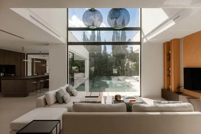 Image No.13-5 Bed Property for sale