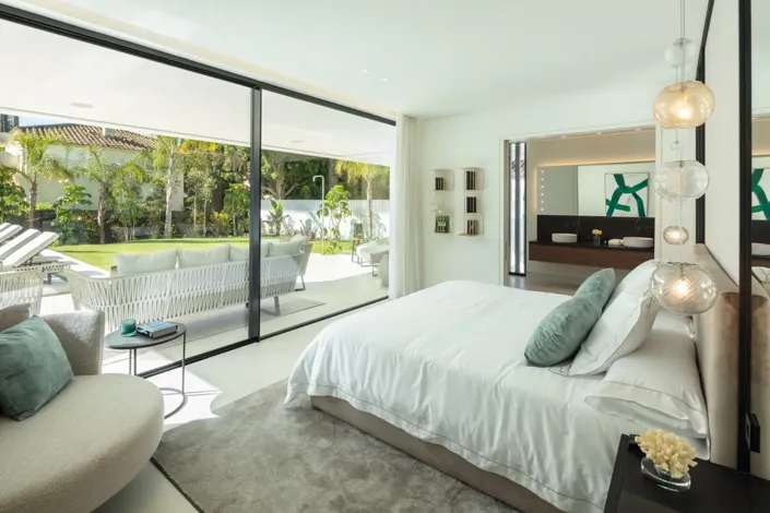 Image No.15-5 Bed Property for sale