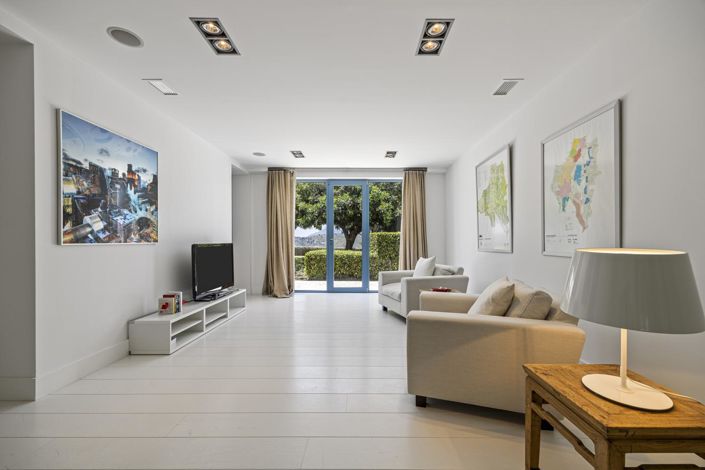 Image No.34-5 Bed Property for sale