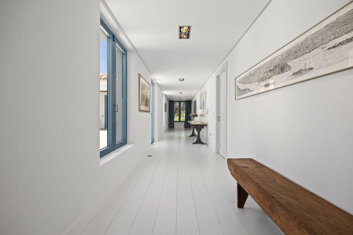 Image No.37-5 Bed Property for sale