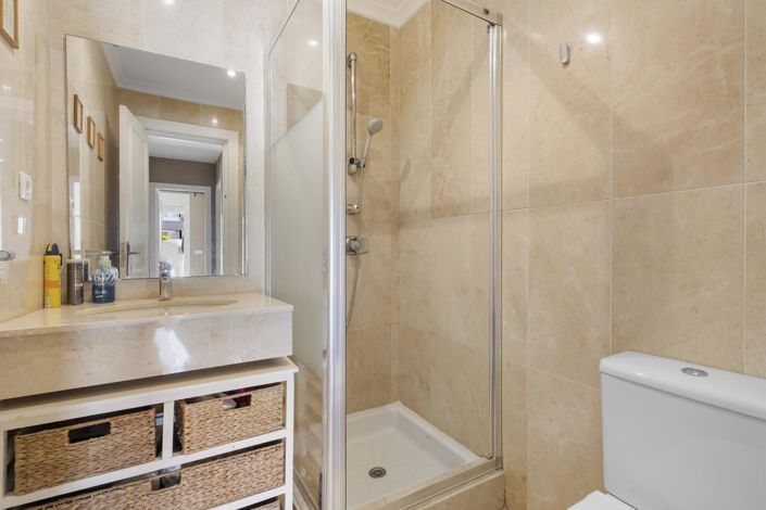 Image No.23-3 Bed Property for sale