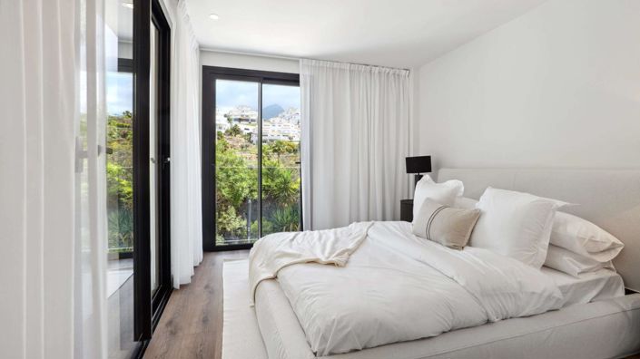 Image No.11-6 Bed Property for sale