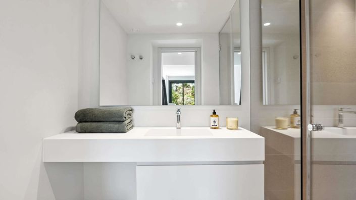 Image No.14-6 Bed Property for sale