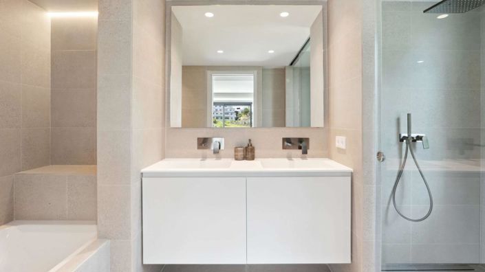 Image No.15-6 Bed Property for sale