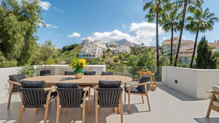 Image No.17-6 Bed Property for sale