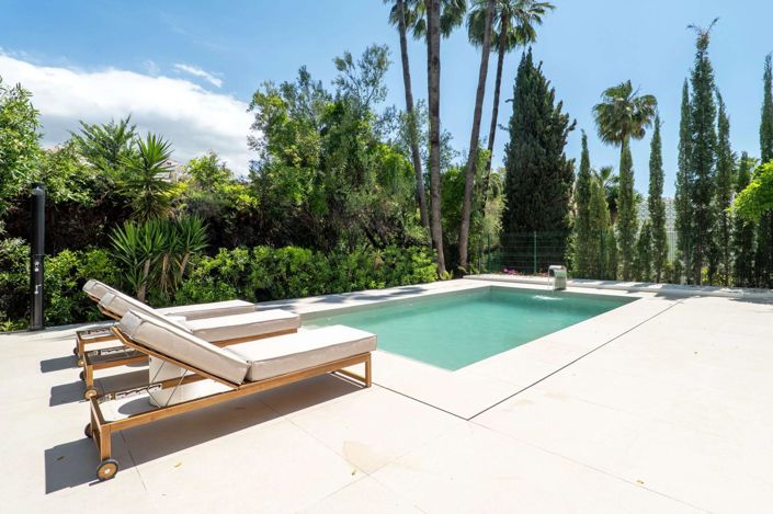 Image No.21-6 Bed Property for sale