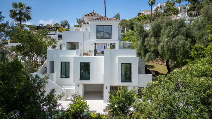 Image No.26-6 Bed Property for sale