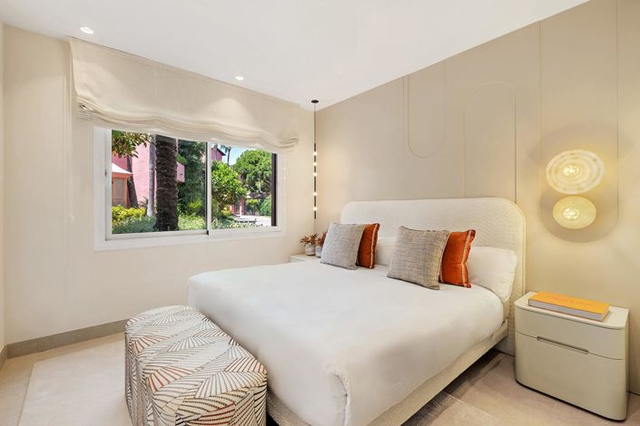 Image No.27-3 Bed Property for sale