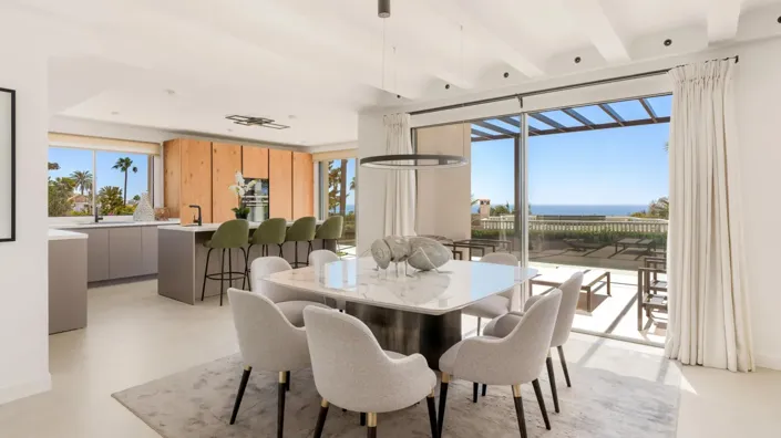 Image No.11-5 Bed Property for sale