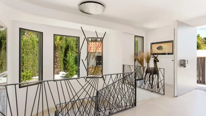 Image No.12-5 Bed Property for sale