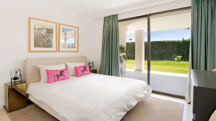 Image No.26-5 Bed Property for sale