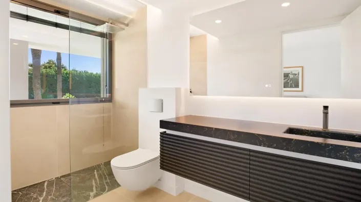 Image No.27-5 Bed Property for sale