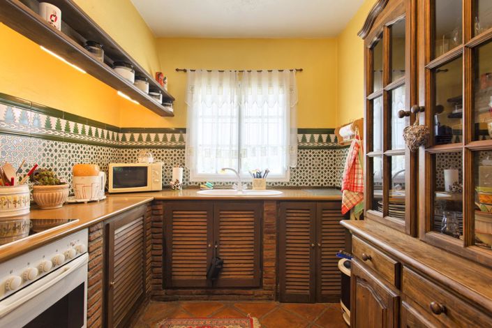 Image No.12-3 Bed Property for sale