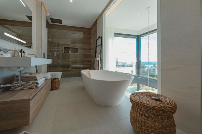 Image No.9-4 Bed Property for sale