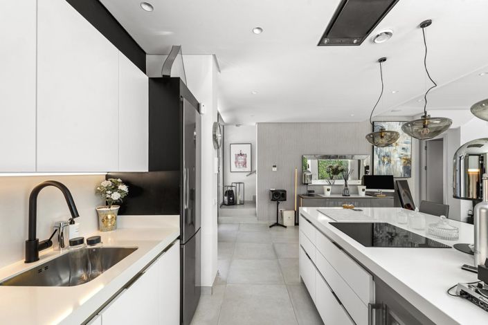 Image No.12-4 Bed Property for sale