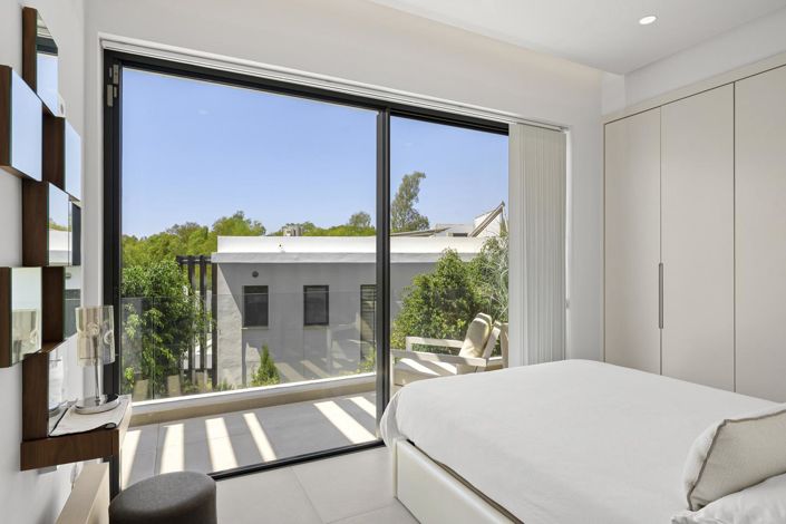 Image No.17-4 Bed Property for sale