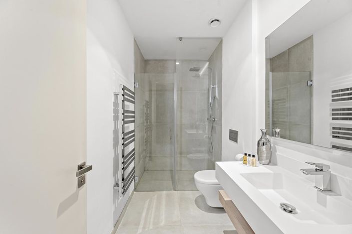 Image No.8-4 Bed Property for sale