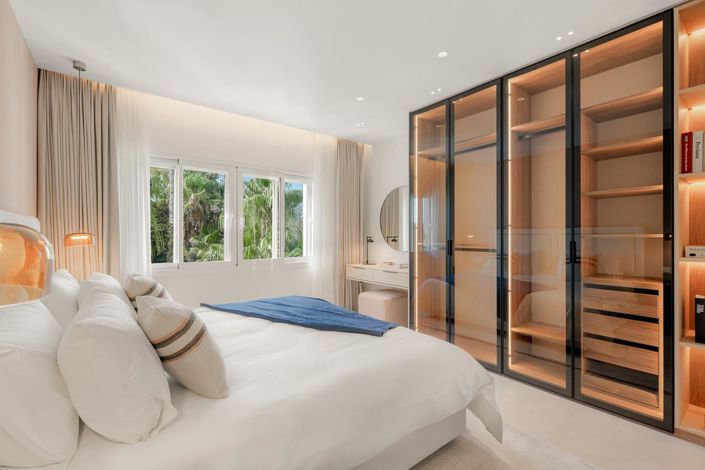 Image No.21-3 Bed Property for sale