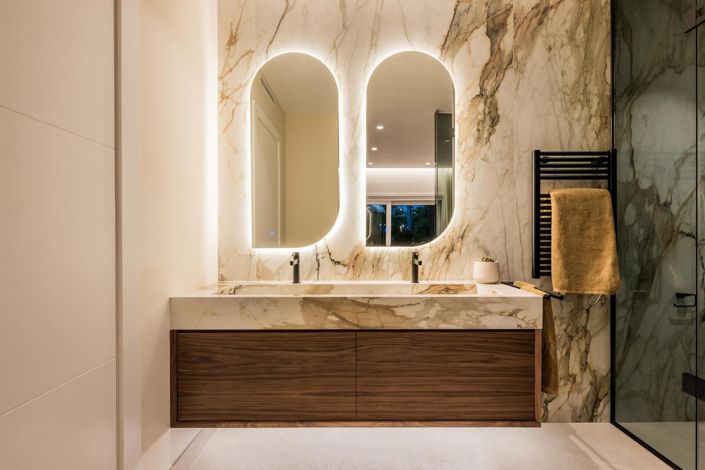 Image No.12-3 Bed Property for sale