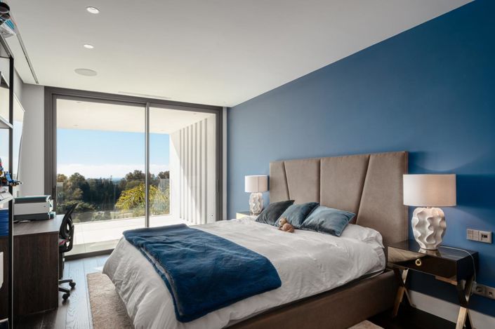 Image No.2-4 Bed Property for sale