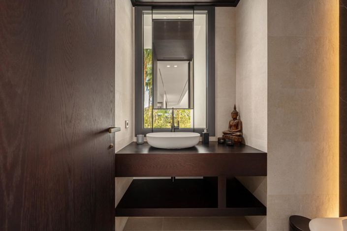 Image No.22-4 Bed Property for sale