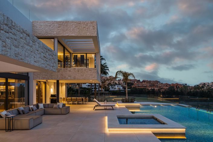 Image No.29-4 Bed Property for sale