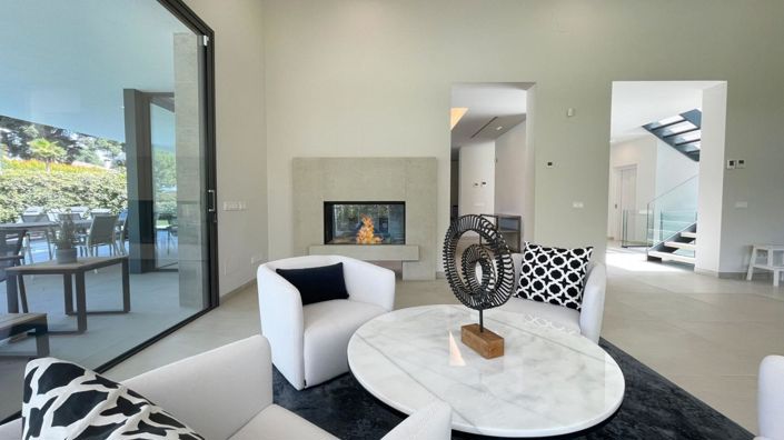 Image No.10-5 Bed Property for sale