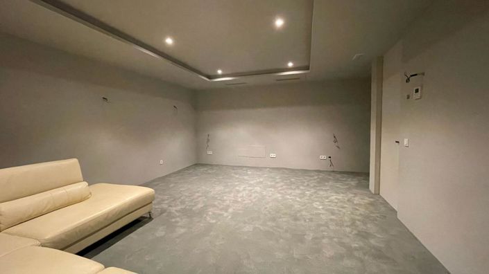 Image No.24-5 Bed Property for sale