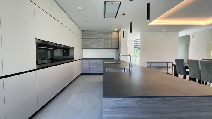 Image No.27-5 Bed Property for sale