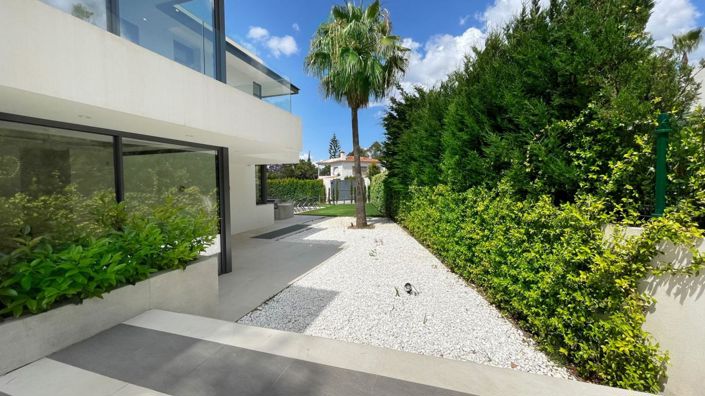 Image No.42-5 Bed Property for sale