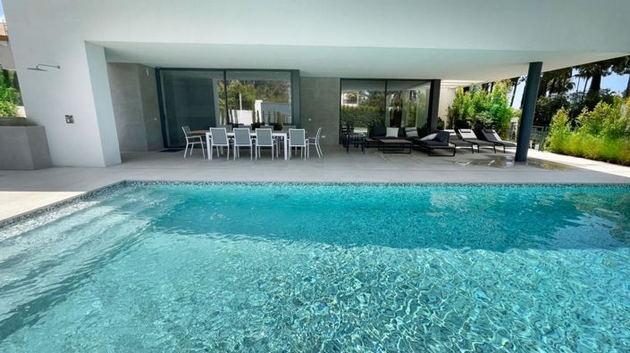 Image No.48-5 Bed Property for sale