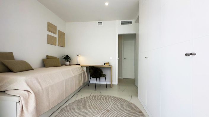 Image No.10-2 Bed Property for sale