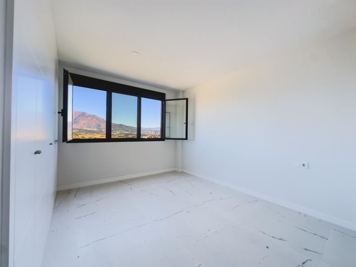 Image No.15-2 Bed Property for sale