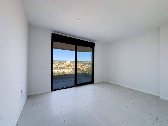 Image No.17-2 Bed Property for sale