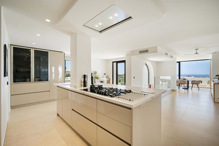 Image No.15-5 Bed Property for sale