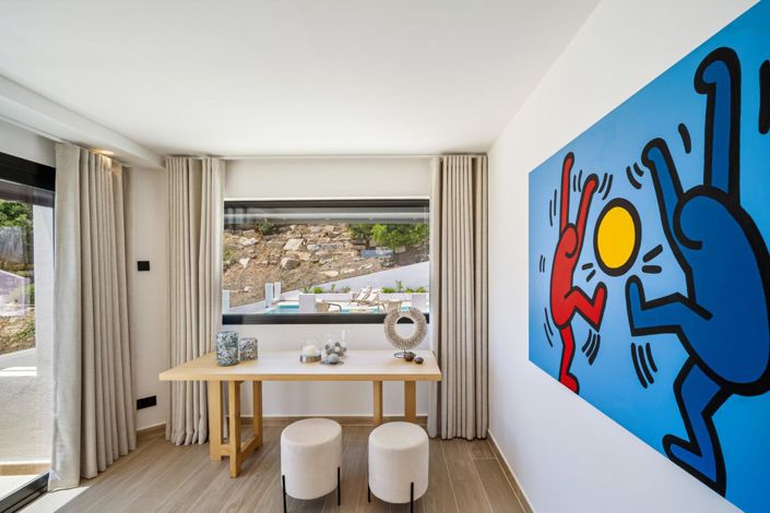 Image No.6-5 Bed Property for sale