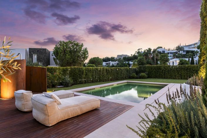 Image No.2-4 Bed Property for sale