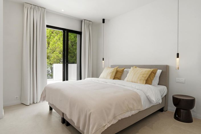 Image No.21-4 Bed Property for sale