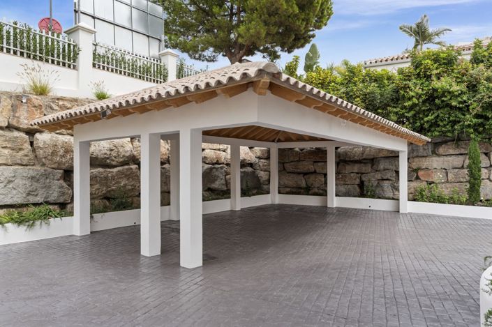 Image No.8-4 Bed Property for sale